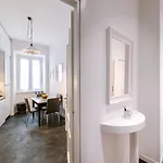 Saint Peter House Station Apartment