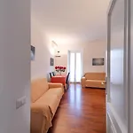 Saint Peter House Station Apartment