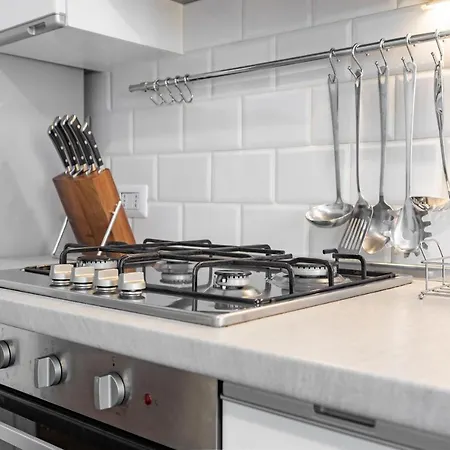 Saint Peter House Station