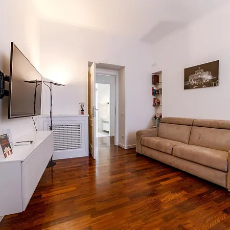 Saint Peter House Station Apartament