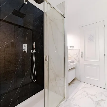 Daire Saint Peter House Station